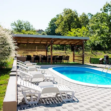 Casa vacanze Forest Pool Zelena Oaza *